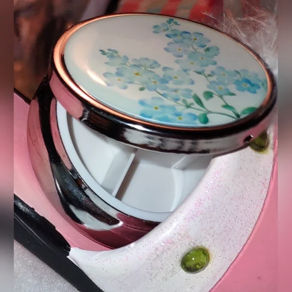 Round Mini Floral Pill Box Case - Picture 5 of 15